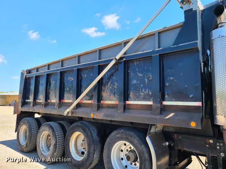 image for item DN5529 1994 Freightliner FLD120  dump truck