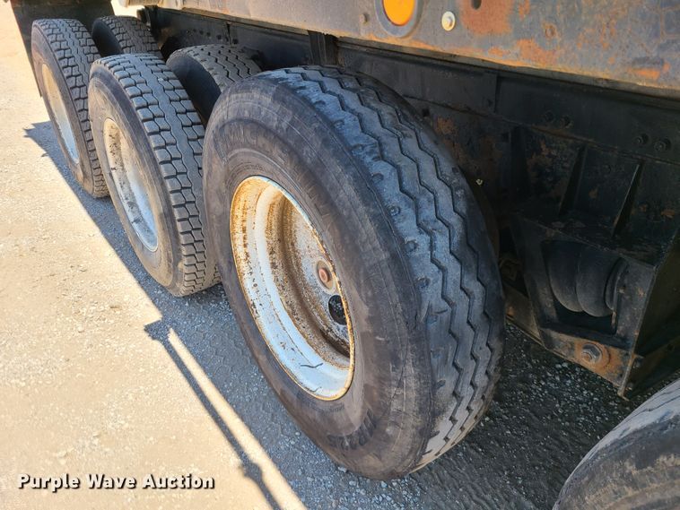 image for item DN5529 1994 Freightliner FLD120  dump truck