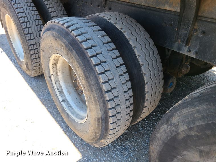 image for item DN5529 1994 Freightliner FLD120  dump truck