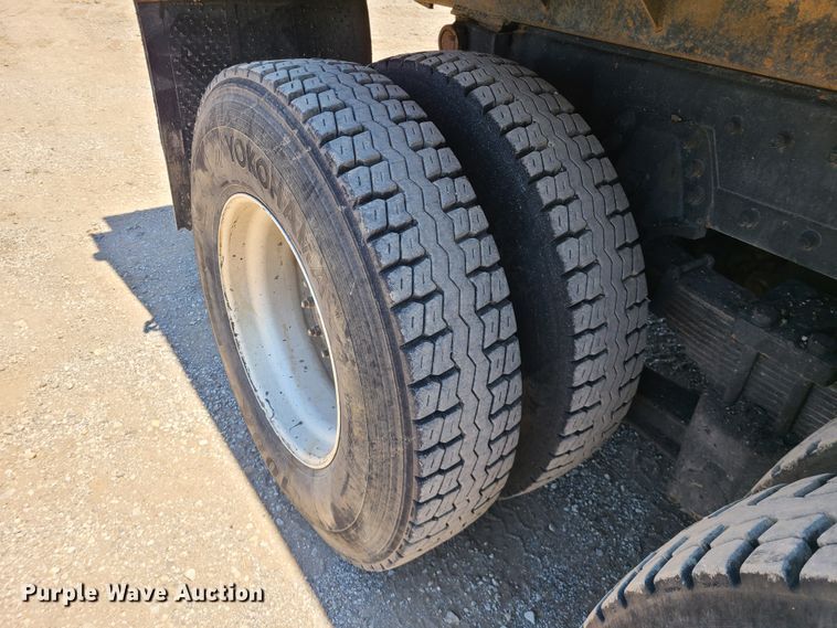 image for item DN5529 1994 Freightliner FLD120  dump truck