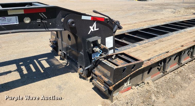 image for item DN5530 2016 XL Specialized XL110HDG  lowboy equipment trailer
