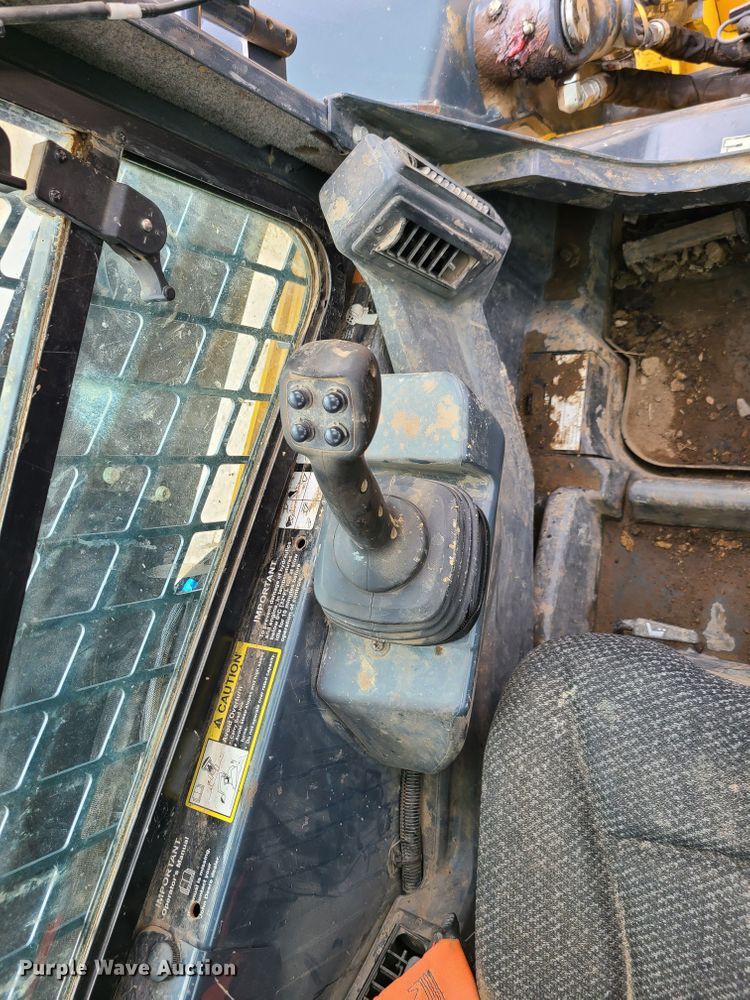 image for item DN5548 John Deere 331G  tracked skid steer loader