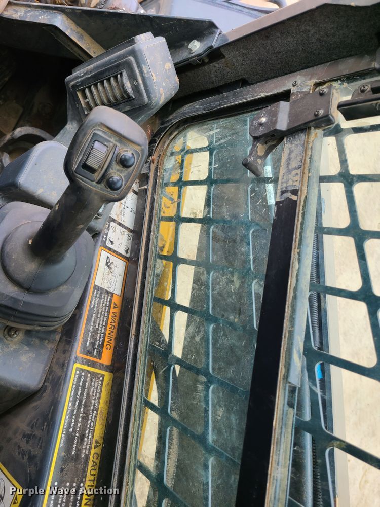 image for item DN5548 John Deere 331G  tracked skid steer loader