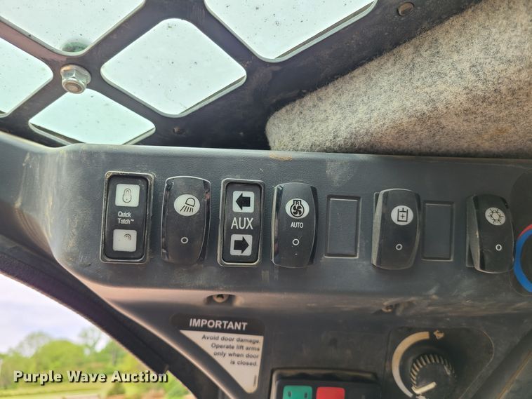 image for item DN5548 John Deere 331G  tracked skid steer loader