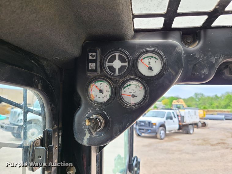 image for item DN5549 Takeuchi TS70V  skid steer loader