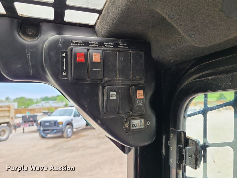 image for item DN5549 Takeuchi TS70V  skid steer loader