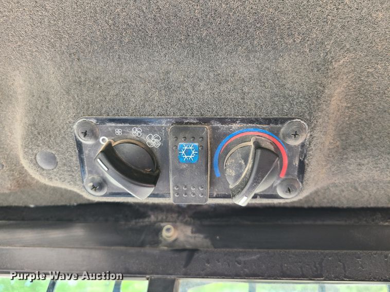 image for item DN5549 Takeuchi TS70V  skid steer loader