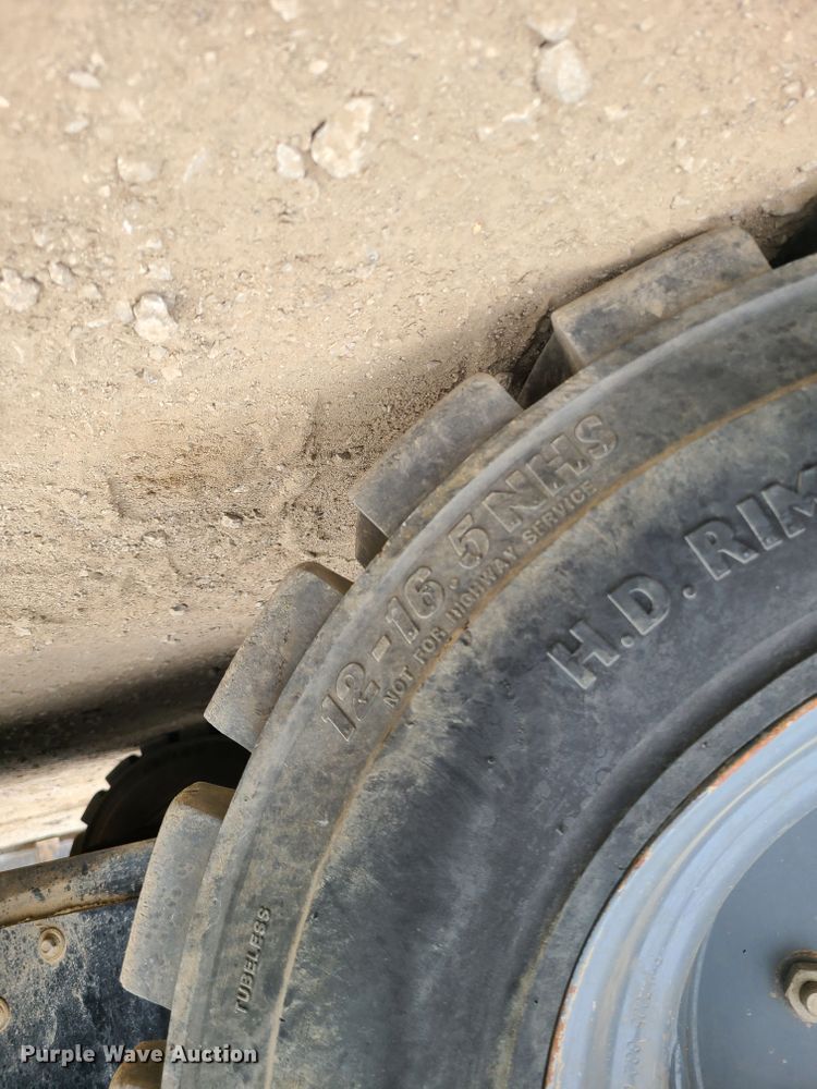 image for item DN5549 Takeuchi TS70V  skid steer loader