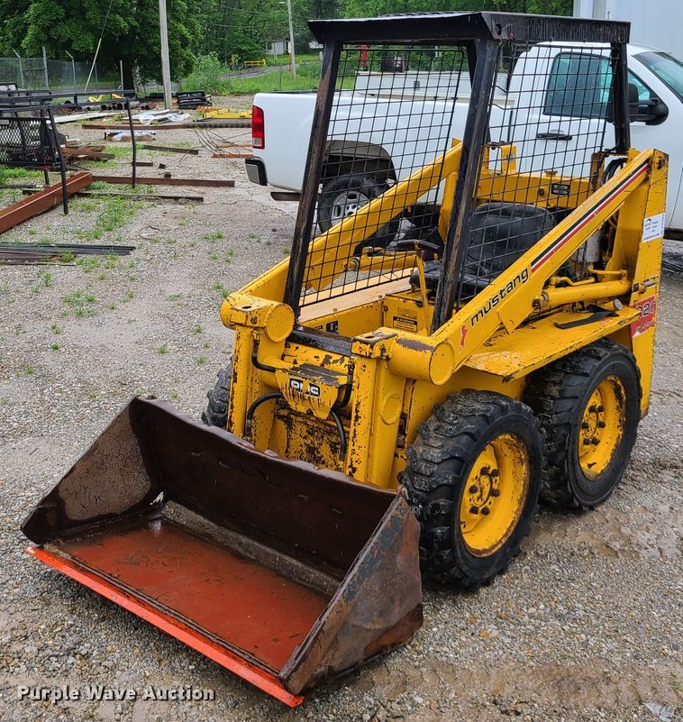 image for item DN5669 Mustang 320  skid steer loader