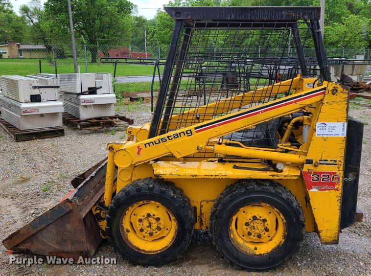 image for item DN5669 Mustang 320  skid steer loader