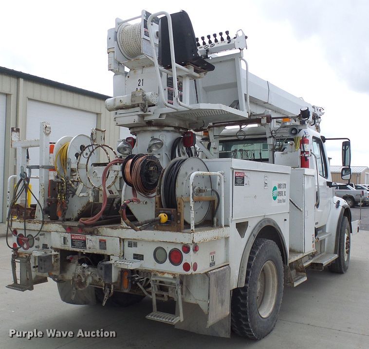 image for item DN6762 2005 Freightliner Business Class M2  digger derrick truck