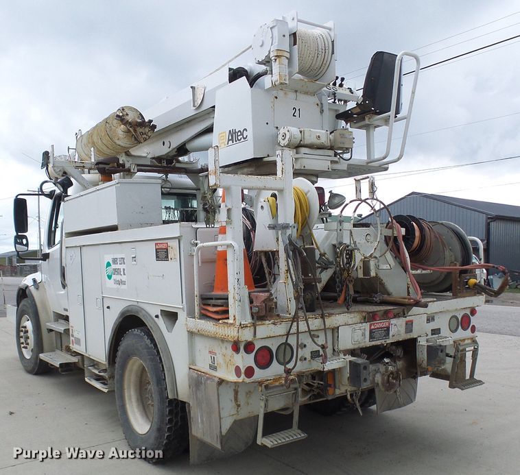 image for item DN6762 2005 Freightliner Business Class M2  digger derrick truck