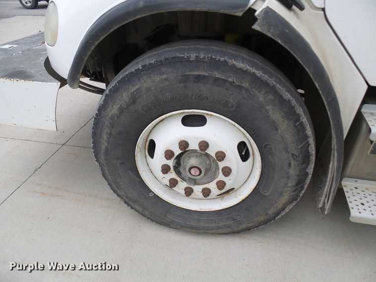 image for item DN6762 2005 Freightliner Business Class M2  digger derrick truck