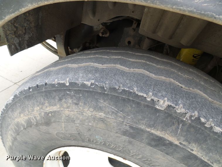 image for item DN6762 2005 Freightliner Business Class M2  digger derrick truck