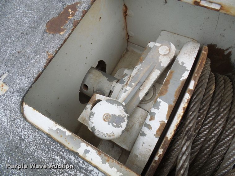 image for item DN6762 2005 Freightliner Business Class M2  digger derrick truck