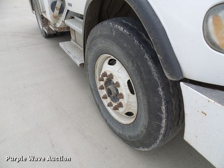 image for item DN6762 2005 Freightliner Business Class M2  digger derrick truck