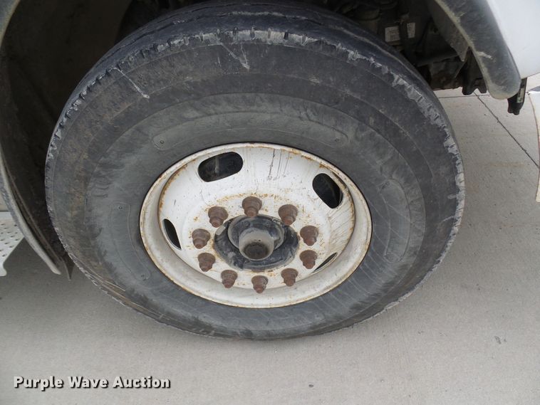 image for item DN6762 2005 Freightliner Business Class M2  digger derrick truck