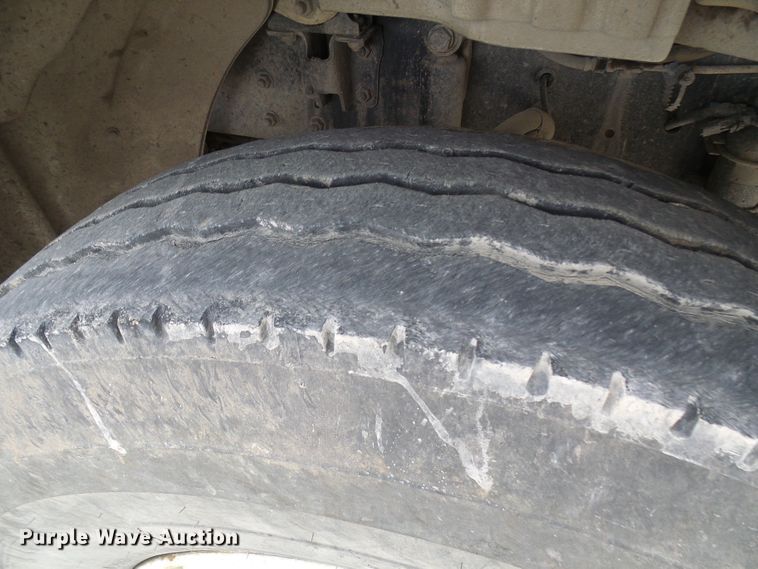 image for item DN6762 2005 Freightliner Business Class M2  digger derrick truck