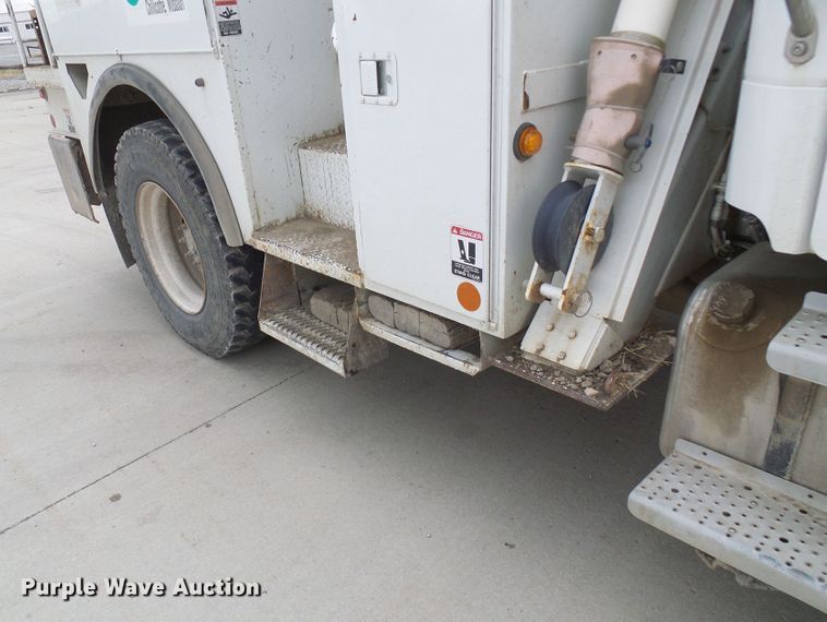 image for item DN6762 2005 Freightliner Business Class M2  digger derrick truck