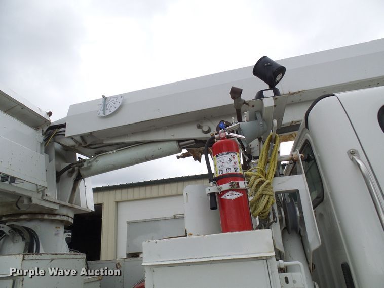 image for item DN6762 2005 Freightliner Business Class M2  digger derrick truck