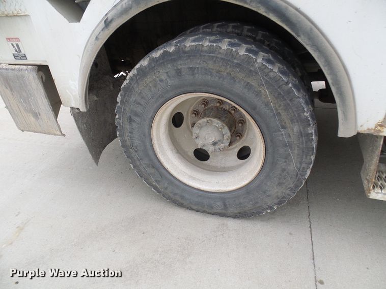 image for item DN6762 2005 Freightliner Business Class M2  digger derrick truck