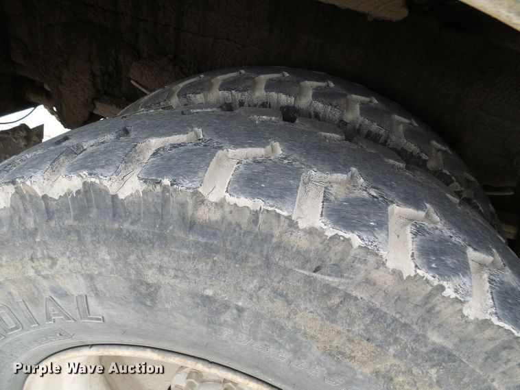 image for item DN6762 2005 Freightliner Business Class M2  digger derrick truck