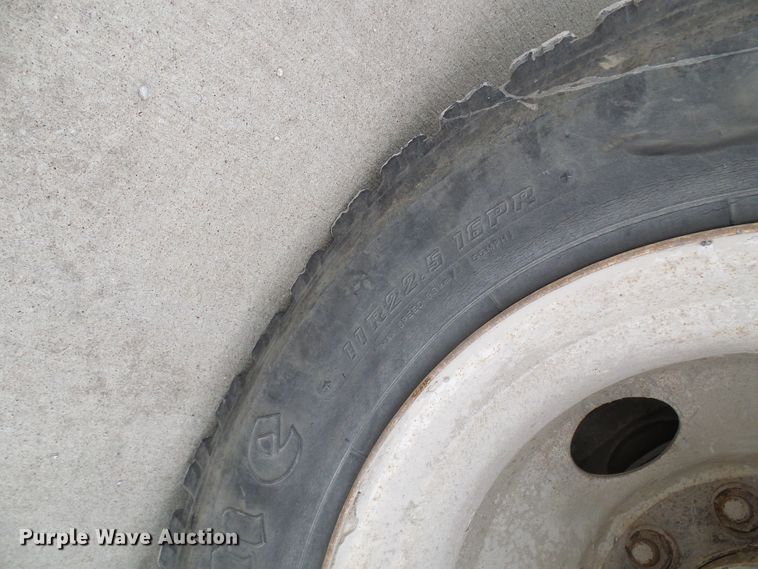 image for item DN6762 2005 Freightliner Business Class M2  digger derrick truck