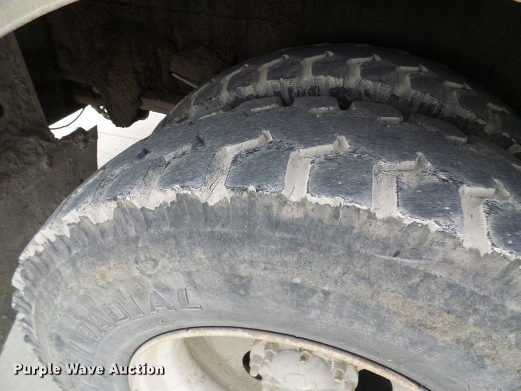 image for item DN6762 2005 Freightliner Business Class M2  digger derrick truck