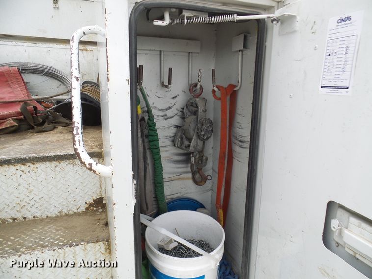 image for item DN6762 2005 Freightliner Business Class M2  digger derrick truck