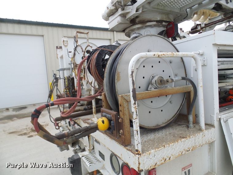 image for item DN6762 2005 Freightliner Business Class M2  digger derrick truck