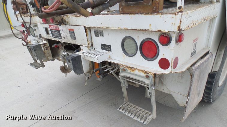 image for item DN6762 2005 Freightliner Business Class M2  digger derrick truck