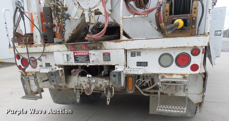 image for item DN6762 2005 Freightliner Business Class M2  digger derrick truck