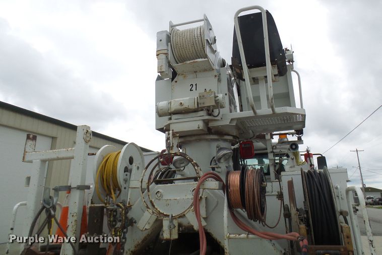 image for item DN6762 2005 Freightliner Business Class M2  digger derrick truck