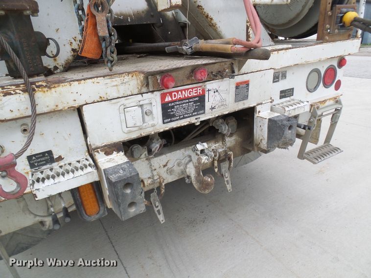 image for item DN6762 2005 Freightliner Business Class M2  digger derrick truck