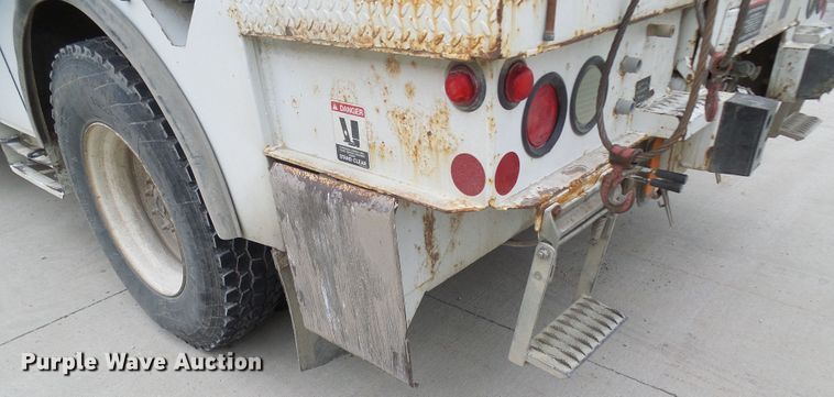 image for item DN6762 2005 Freightliner Business Class M2  digger derrick truck