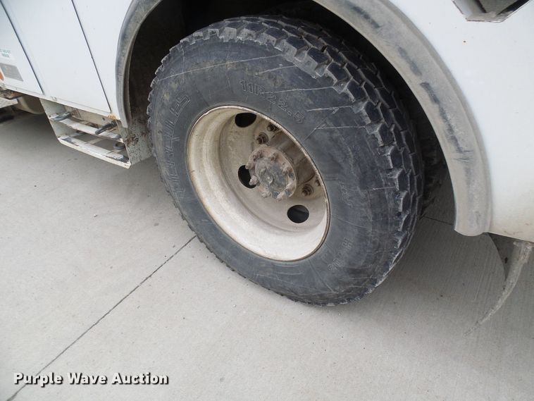 image for item DN6762 2005 Freightliner Business Class M2  digger derrick truck