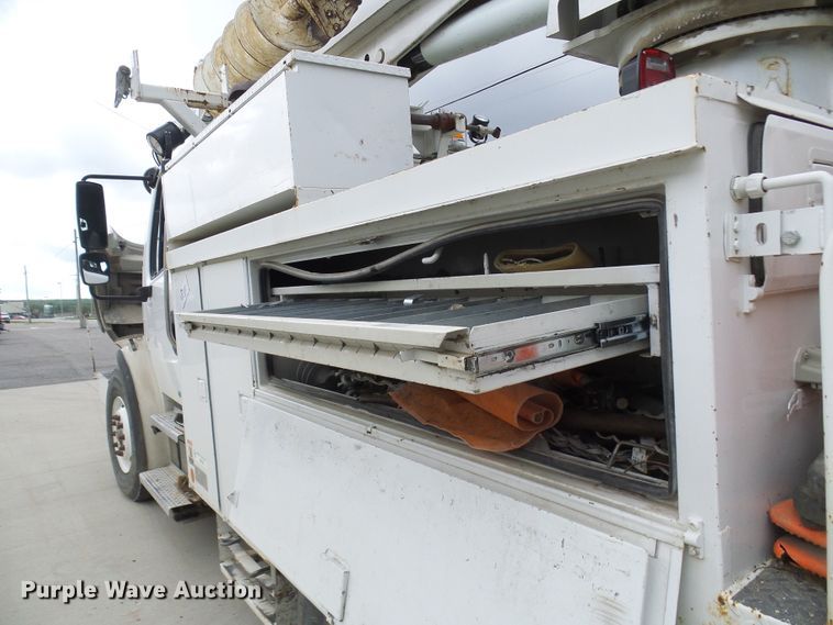 image for item DN6762 2005 Freightliner Business Class M2  digger derrick truck