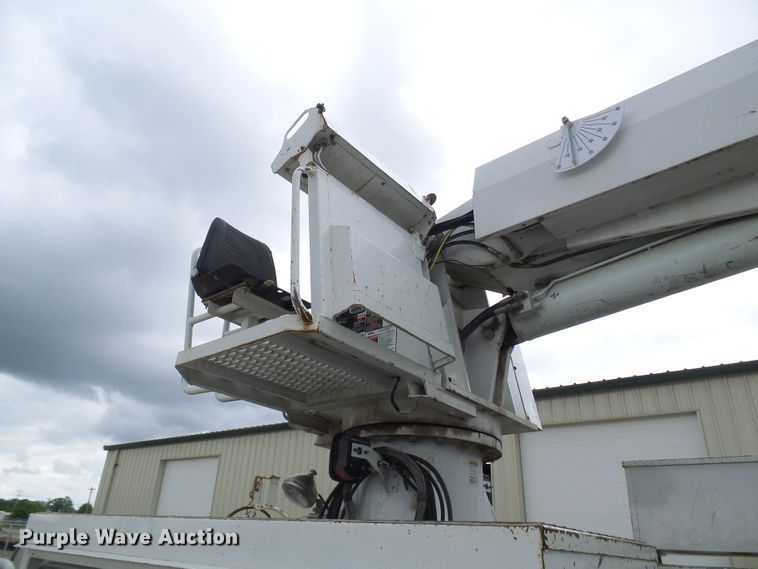 image for item DN6762 2005 Freightliner Business Class M2  digger derrick truck