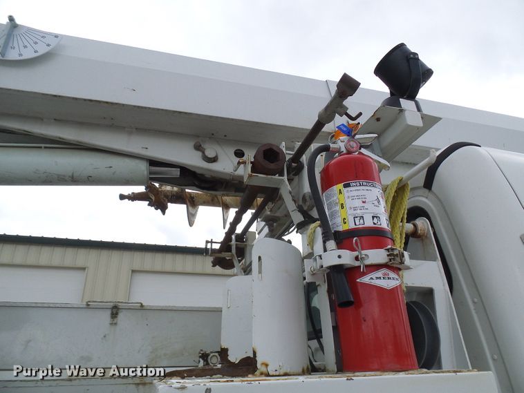 image for item DN6762 2005 Freightliner Business Class M2  digger derrick truck