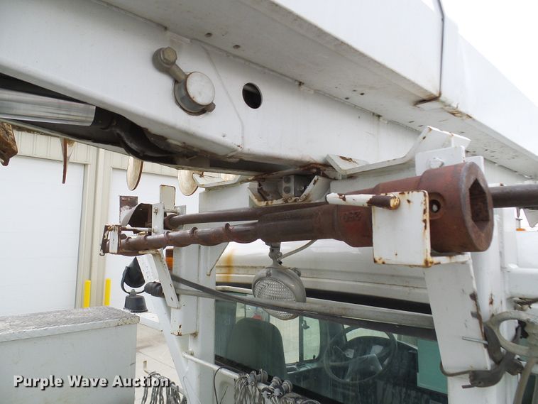 image for item DN6762 2005 Freightliner Business Class M2  digger derrick truck