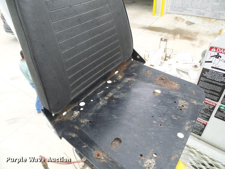 image for item DN6762 2005 Freightliner Business Class M2  digger derrick truck