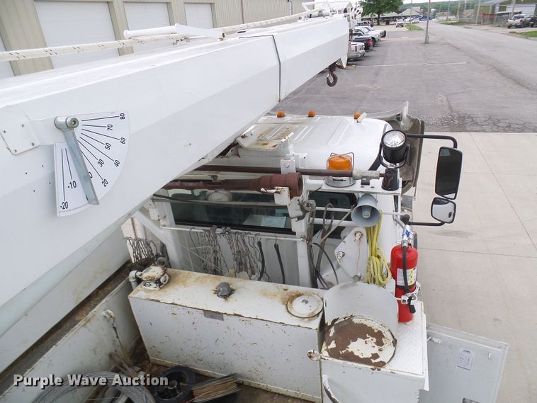 image for item DN6762 2005 Freightliner Business Class M2  digger derrick truck