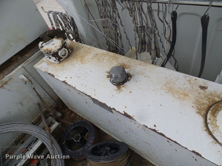 image for item DN6762 2005 Freightliner Business Class M2  digger derrick truck