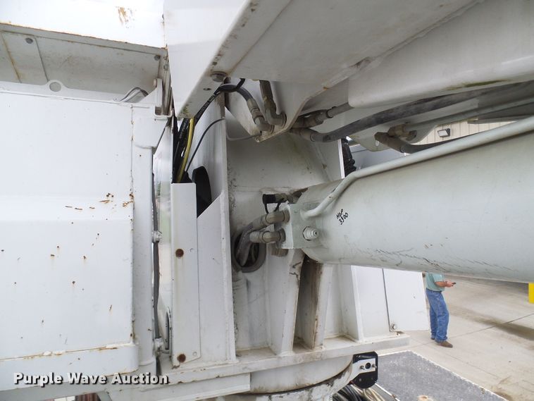 image for item DN6762 2005 Freightliner Business Class M2  digger derrick truck