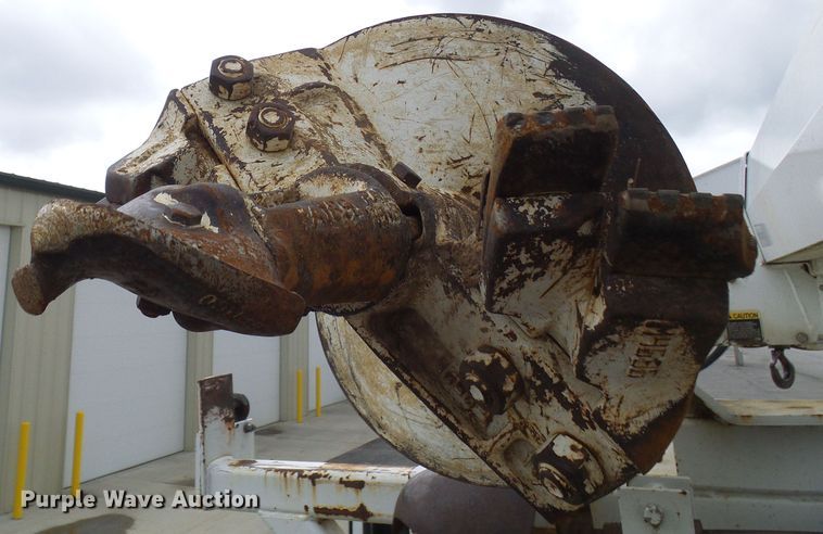 image for item DN6762 2005 Freightliner Business Class M2  digger derrick truck