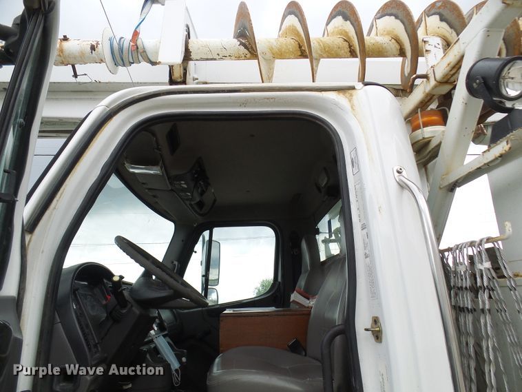 image for item DN6762 2005 Freightliner Business Class M2  digger derrick truck