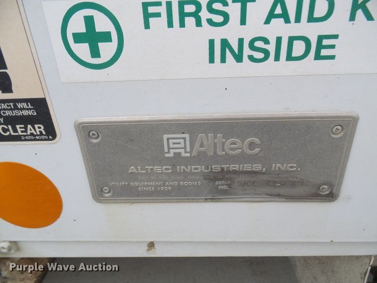 image for item DN6762 2005 Freightliner Business Class M2  digger derrick truck