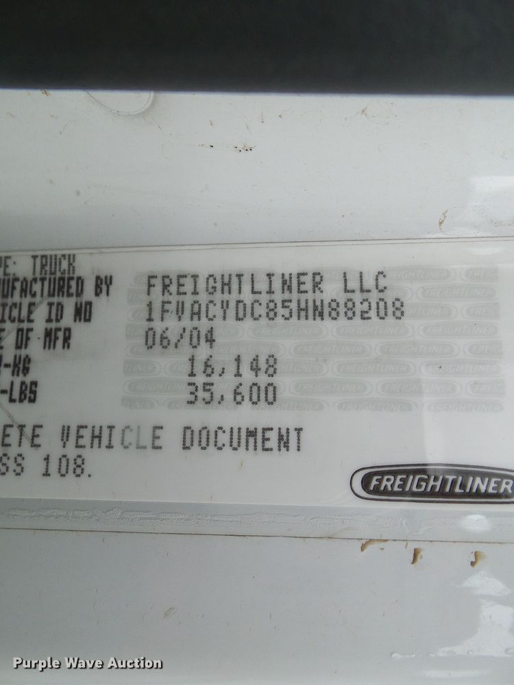 image for item DN6762 2005 Freightliner Business Class M2  digger derrick truck