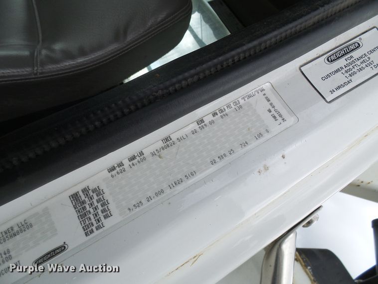 image for item DN6762 2005 Freightliner Business Class M2  digger derrick truck