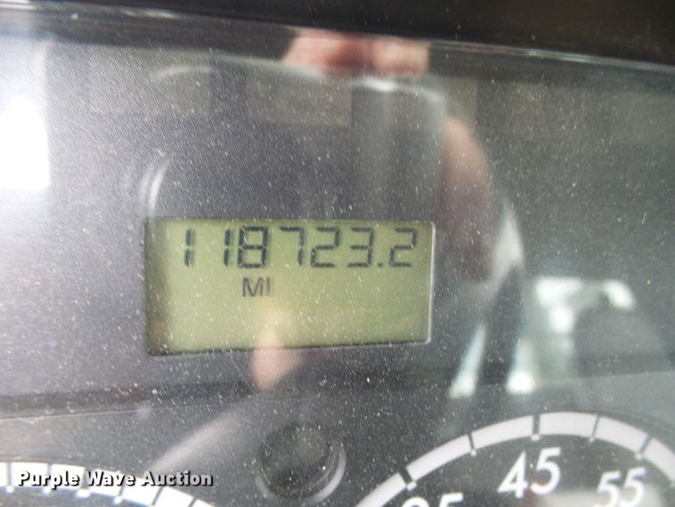 image for item DN6762 2005 Freightliner Business Class M2  digger derrick truck